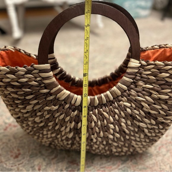 The Limited Elegant Woven Straw Bag with Wooden Handles. Brown and orange. - Picture 7 of 7